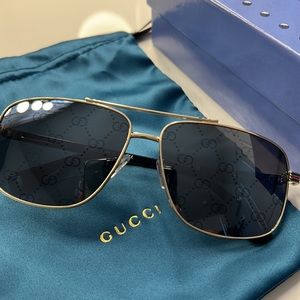 Gucci aviators for men or women.